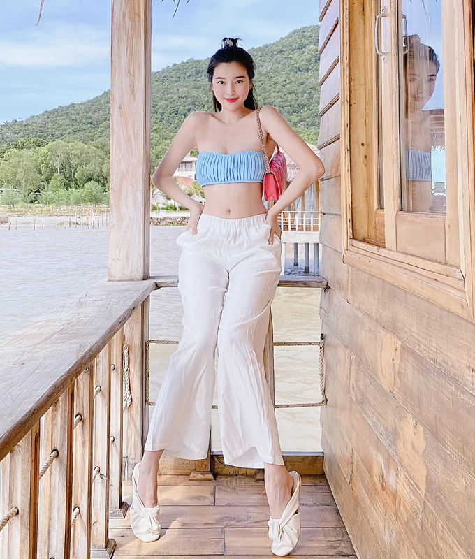 Style sao Việt tuần qua: Thanh Hằng mặc bạo chưa từng thấy
