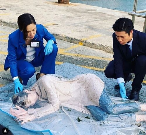 Sao TVB xả thân vì vai diễn: Chịu đòn thật, tự diễn cảnh bị chôn vùi
