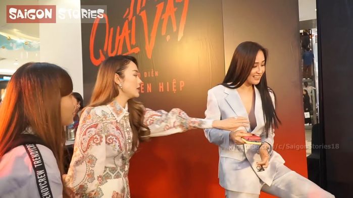 1 phút tỏa sáng các sao nữ này phải toát mồ hôi giữ váy áo