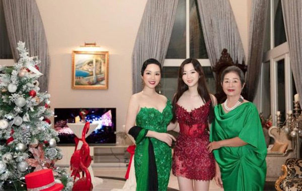 Ái nữ Hoa hậu Đền Hùng tái xuất gây sốt trong đêm tiệc Giáng sinh