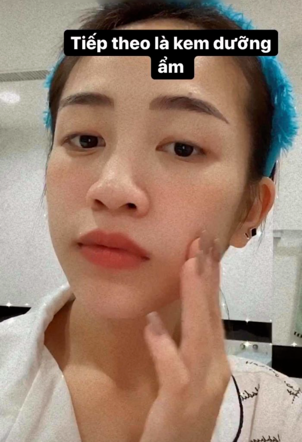 Joyce Phạm: Ái nữ nhà Minh Nhựa skincare đủ 7749 bước trước khi ngủ 