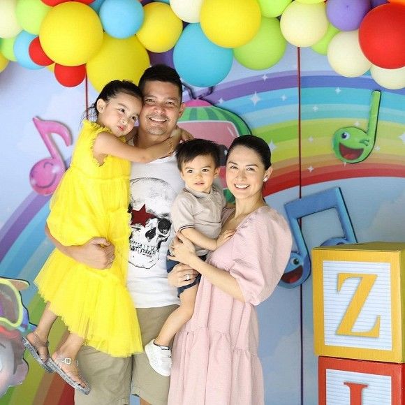 Ảnh đón Giáng sinh của gia đình Marian Rivera gây sốt