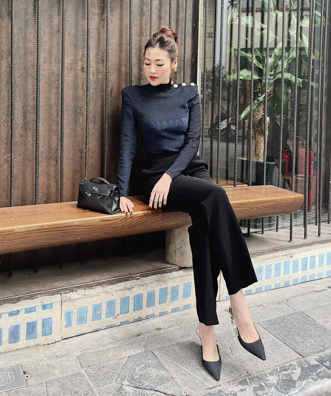 Style sao Việt tuần qua: Ngọc Trinh đốt mắt với đồ hở eo