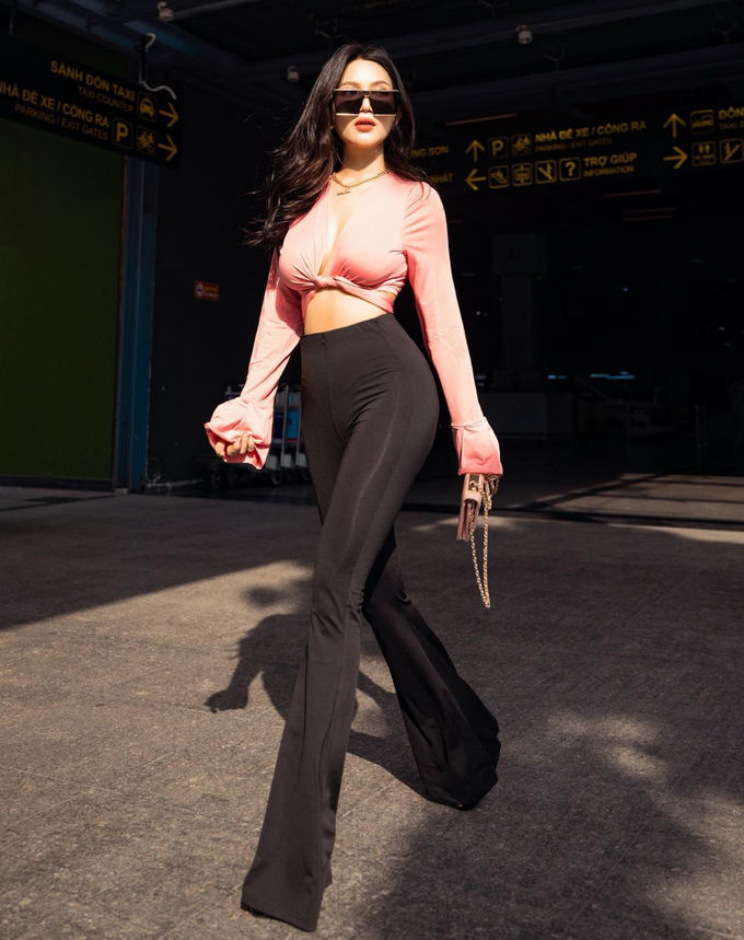 Style sao Việt tuần qua: Ngọc Trinh đốt mắt với đồ hở eo
