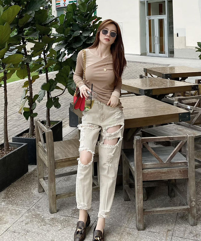 Style sao Việt tuần qua: Ngọc Trinh đốt mắt với đồ hở eo