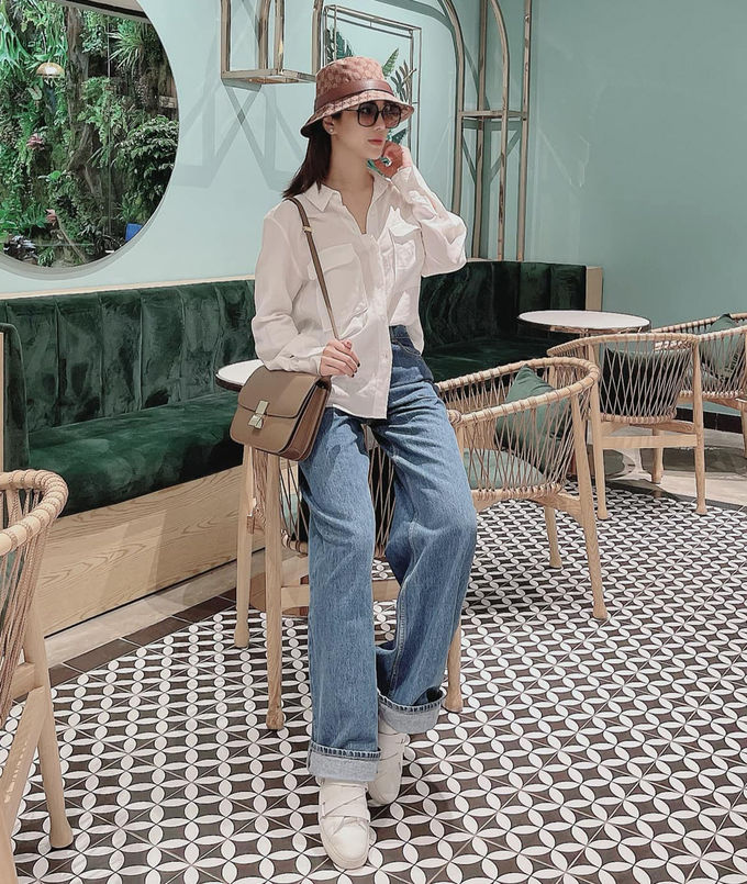 Style sao Việt tuần qua: Ngọc Trinh đốt mắt với đồ hở eo
