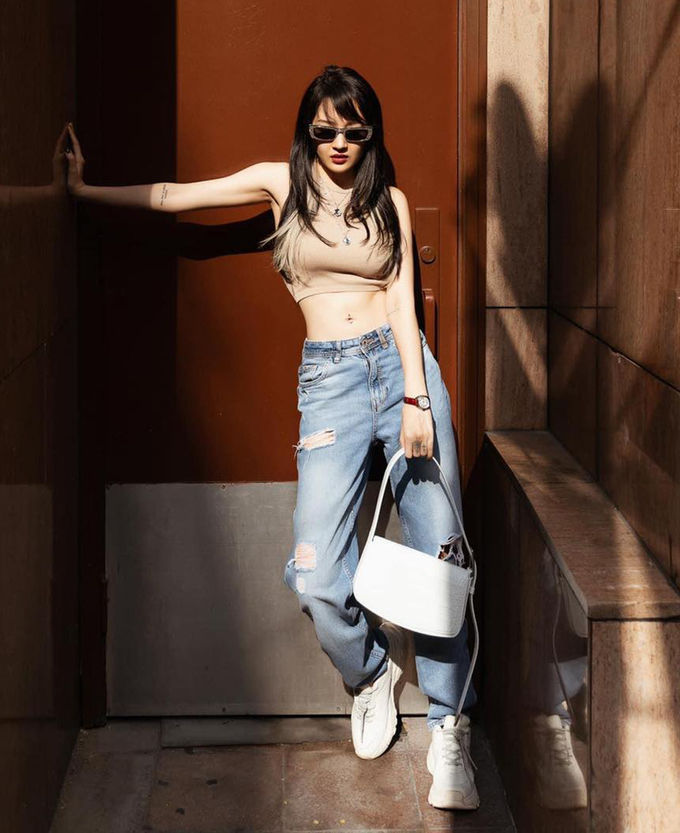 Style sao Việt tuần qua: Ngọc Trinh đốt mắt với đồ hở eo