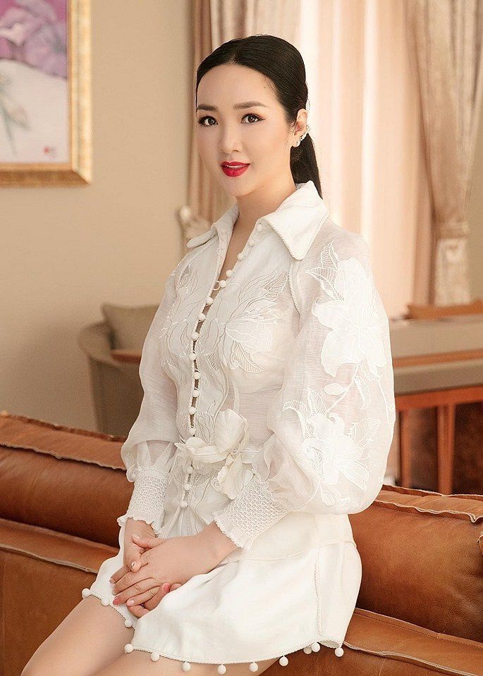5 Hoa hậu muốn nhường ngôi mà không được gọi tên Giáng My, Ngọc Diễm