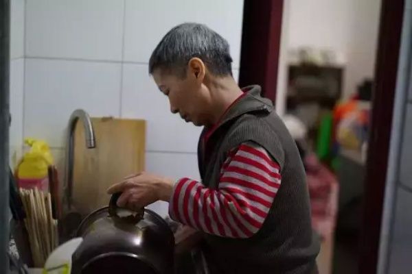 U60 còn sinh đôi, cụ bà phải làm part time 7 công ty để nuôi con
