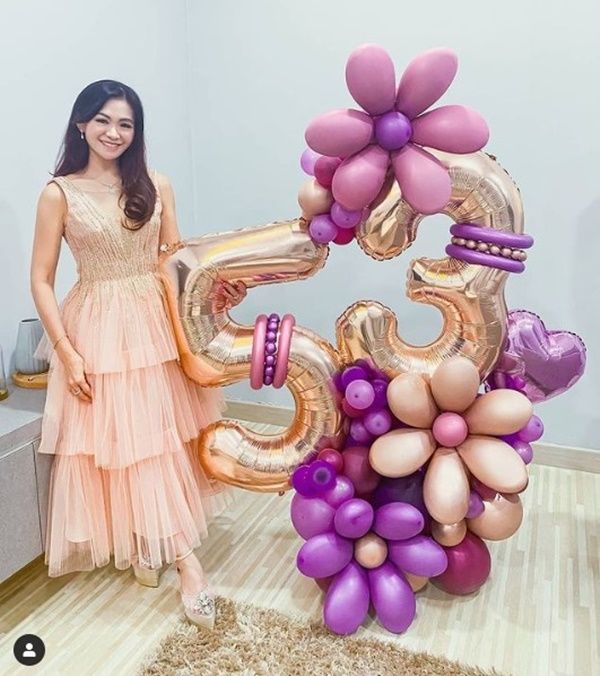 53 tuổi trẻ như gái 20, mẹ bị nhận nhầm là vợ con trai