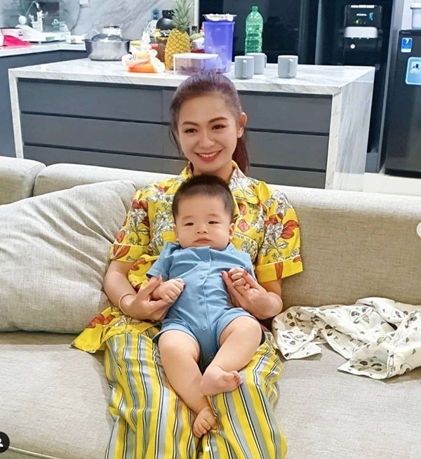 53 tuổi trẻ như gái 20, mẹ bị nhận nhầm là vợ con trai