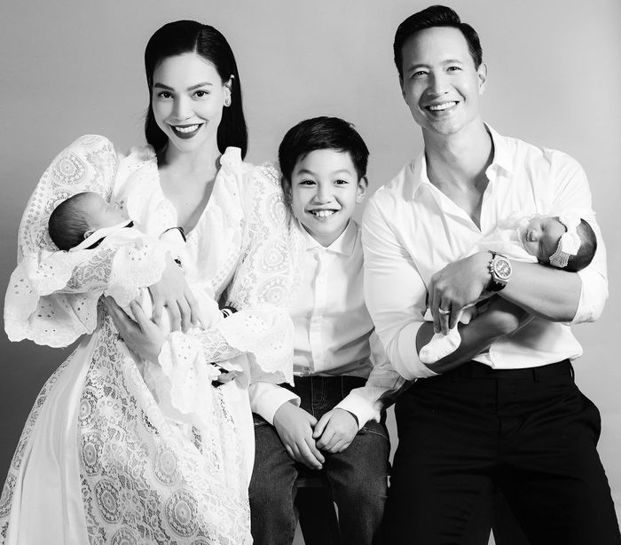 Bận rộn chăm cặp song sinh, Kim Lý vẫn dành thời gian cho Subeo