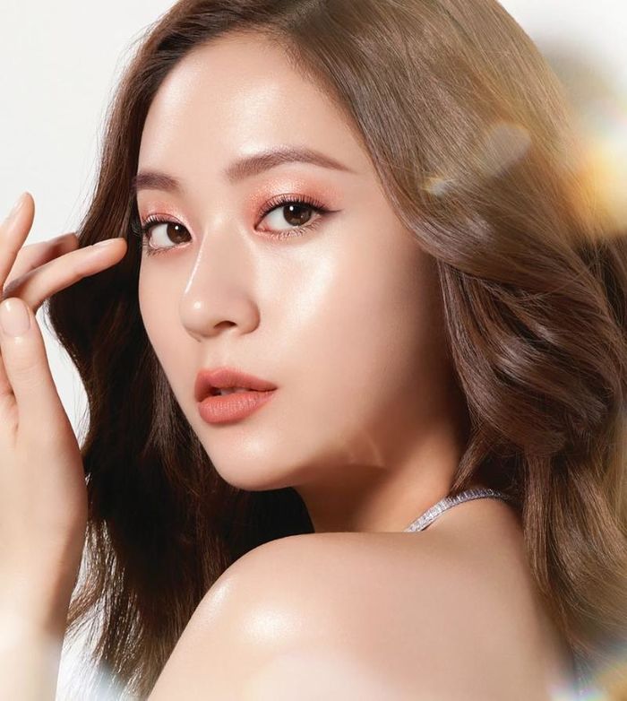 4 bước trang điểm trẻ hơn tuổi đỉnh như sao Hàn: Quan trọng lớp nền