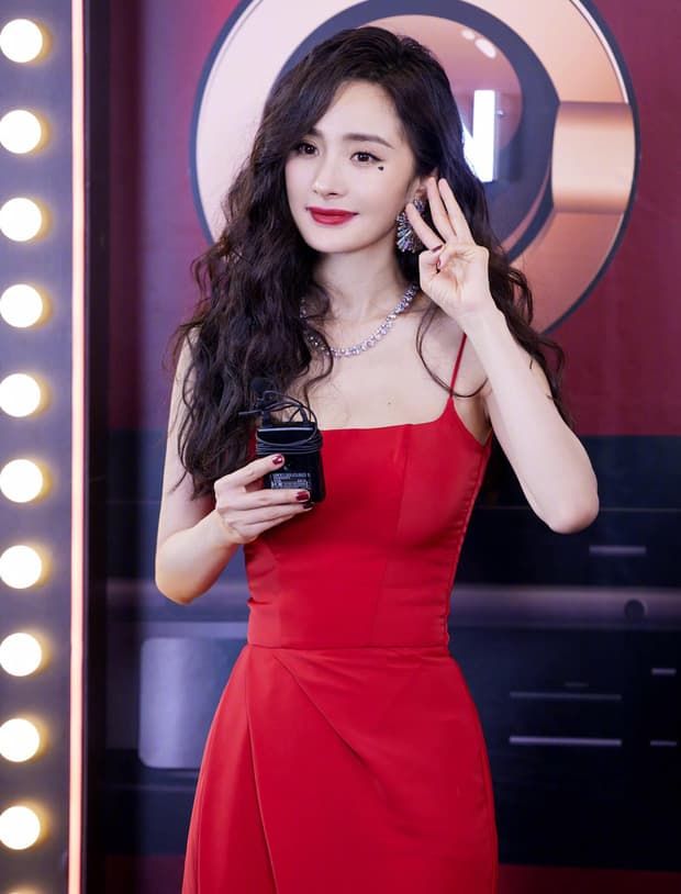Body siêu thực của Dương Mịch khiến netizen trầm trồ