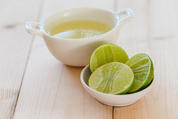 Cải thiện vùng da cổ nhăn nheo, thâm sạm nhờ nước cốt chanh, dầu oliu
