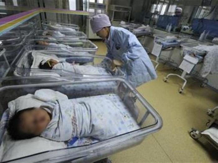 Cặp vợ chồng trẻ quyết định ly hôn vì ai cũng muốn con mang họ mình