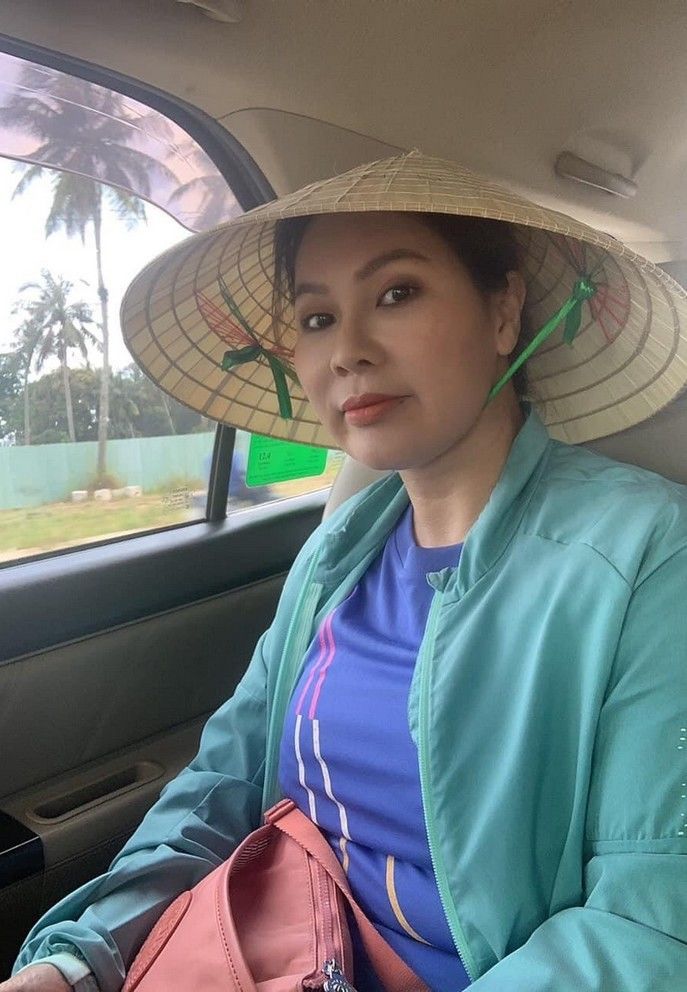 Chân dung vợ Quý Bình: Vừa quyến rũ lại tài giỏi