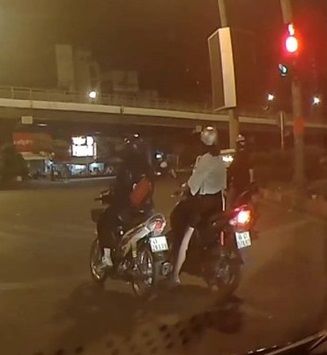 3 giờ sáng, cô gái “đứng hình” khi bị cướp giật túi xách ở Hàng Xanh