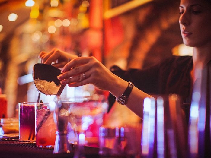 Cô gái bùng gần 500 triệu đồng khi tổ chức sinh nhật trong bar