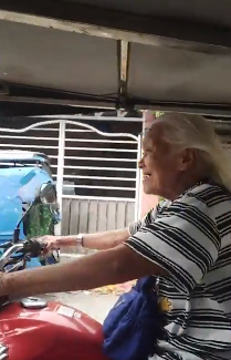 Cụ bà 88 tuổi ngày ngày chạy xe ôm 13 tiếng để kiếm sống