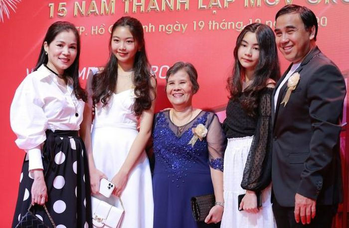 Cứ xuất hiện trên thảm đỏ, ái nữ nhà Quyền Linh lại gây sốt