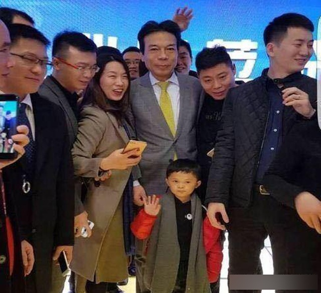 5 năm sau gây sốt vì giống hệt Jack Ma, cậu bé ấy giờ ra sao?