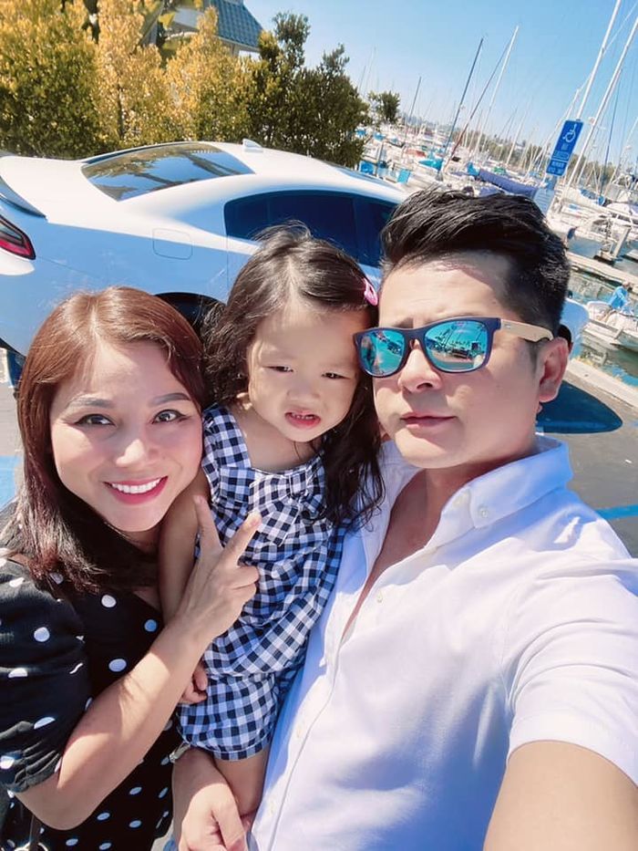 Diễn viên Hoàng Anh chạm trán vợ cũ tại lễ tang NS Chí Tài