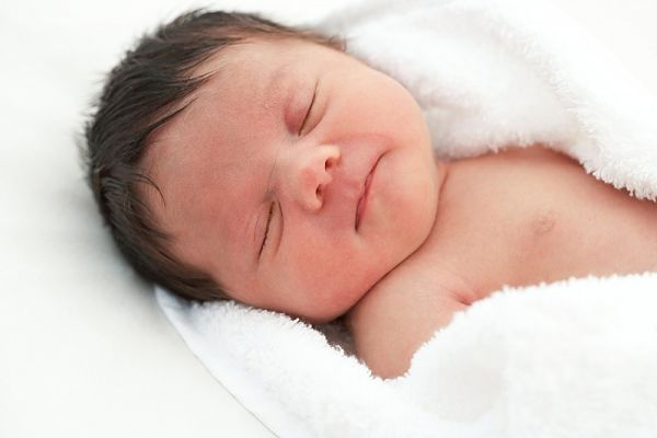 Cách nhận biết em bé chào đời phát triển khỏe mạnh suốt thai kỳ
