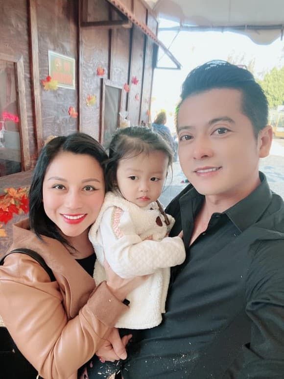Diễn viên Hoàng Anh thân thiết với nữ đồng nghiệp