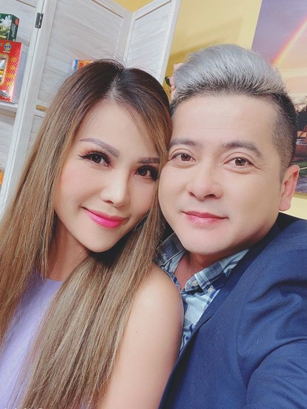 Diễn viên Hoàng Anh thân thiết với nữ đồng nghiệp