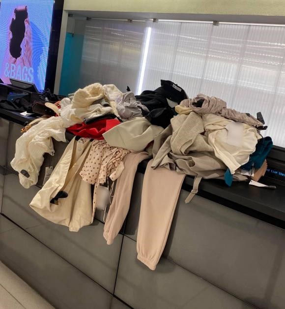 “Dư tiền” như Lý Nhã Kỳ: Shopping 4 tiếng, mua đồ không cần nhìn giá