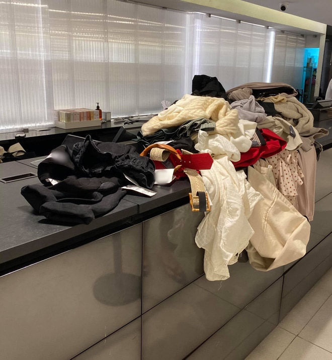 “Dư tiền” như Lý Nhã Kỳ: Shopping 4 tiếng, mua đồ không cần nhìn giá