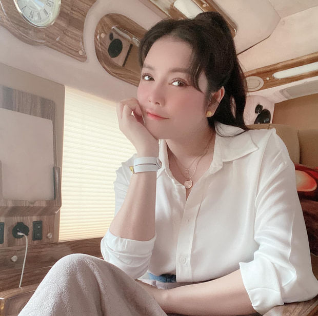 “Dư tiền” như Lý Nhã Kỳ: Shopping 4 tiếng, mua đồ không cần nhìn giá