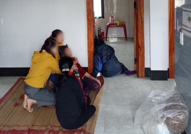 Mẹ bỉm nằm than sưởi ấm, 4 mẹ con gặp nguy kịch, có bé 20 ngày tuổi