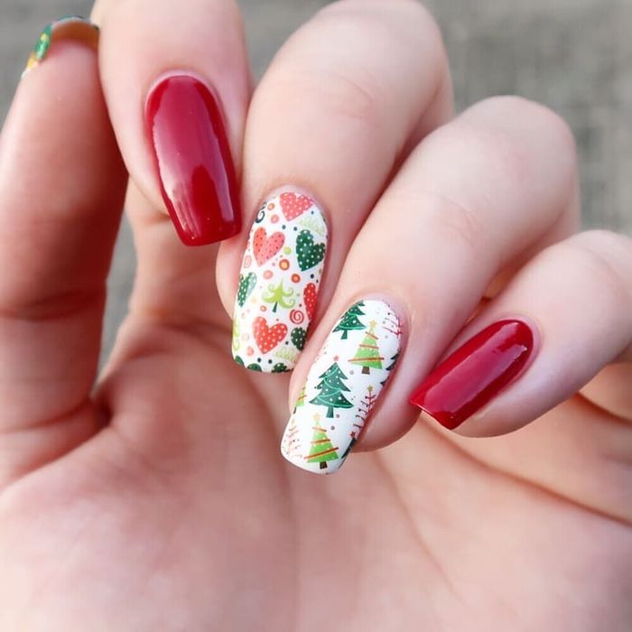 Mỹ nhân Việt vẽ nail long lanh đón Giáng sinh, chị em xem mà áp dụng