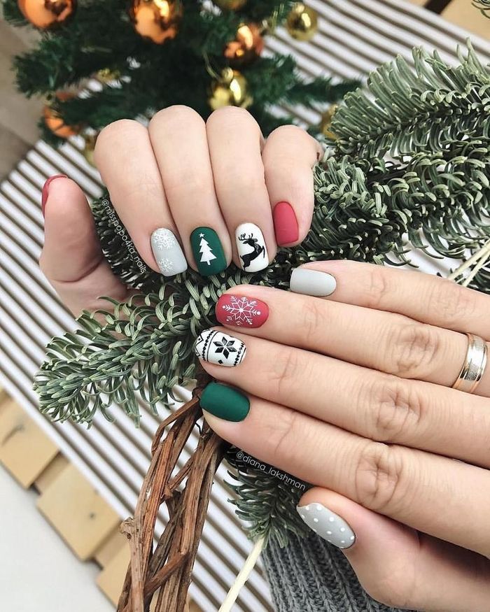 Mỹ nhân Việt vẽ nail long lanh đón Giáng sinh, chị em xem mà áp dụng