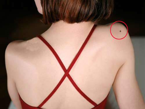 5 vị trí nốt ruồi trên lưng tiết lộ cuộc sống bạn