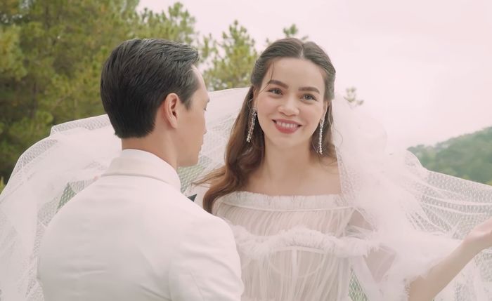 Hà Hồ e ấp bên Kim Lý khi chụp ảnh cưới, mẹ ruột nhắn nhủ lời cảm động