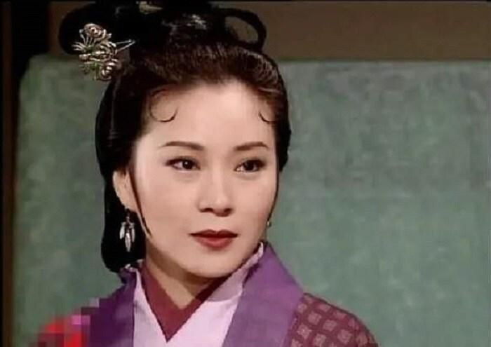 Hoàng Dung 1995 Ngụy Thu Hoa sống 1 mình ở tuổi 62 phải nhận trợ cấp