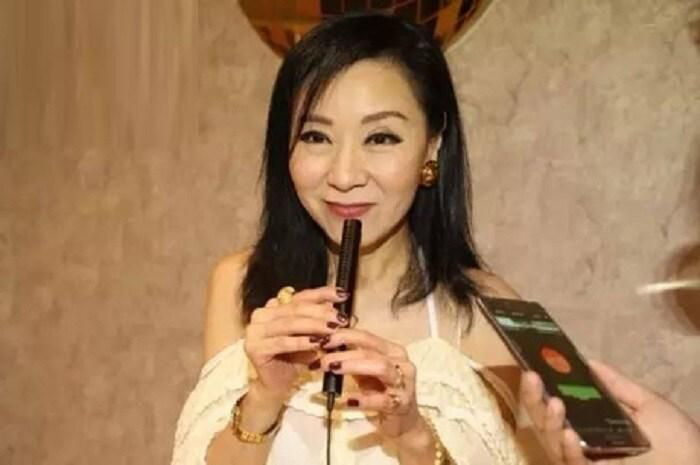 Hoàng Dung 1995 Ngụy Thu Hoa sống 1 mình ở tuổi 62 phải nhận trợ cấp