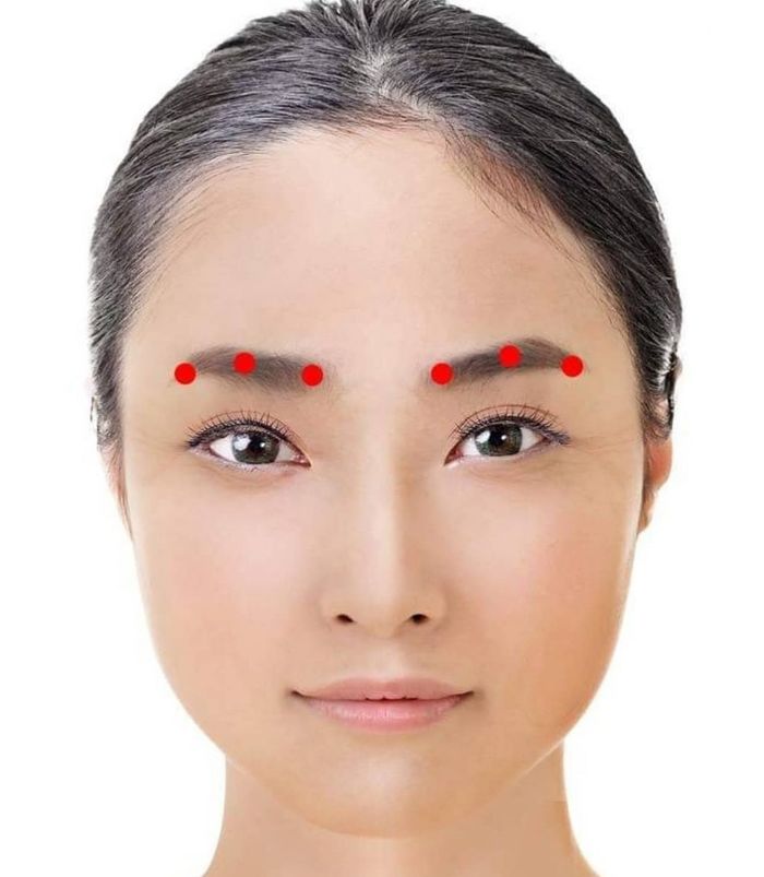 Học người Nhật 1 phút massage để có đôi mắt đẹp, không nếp nhăn