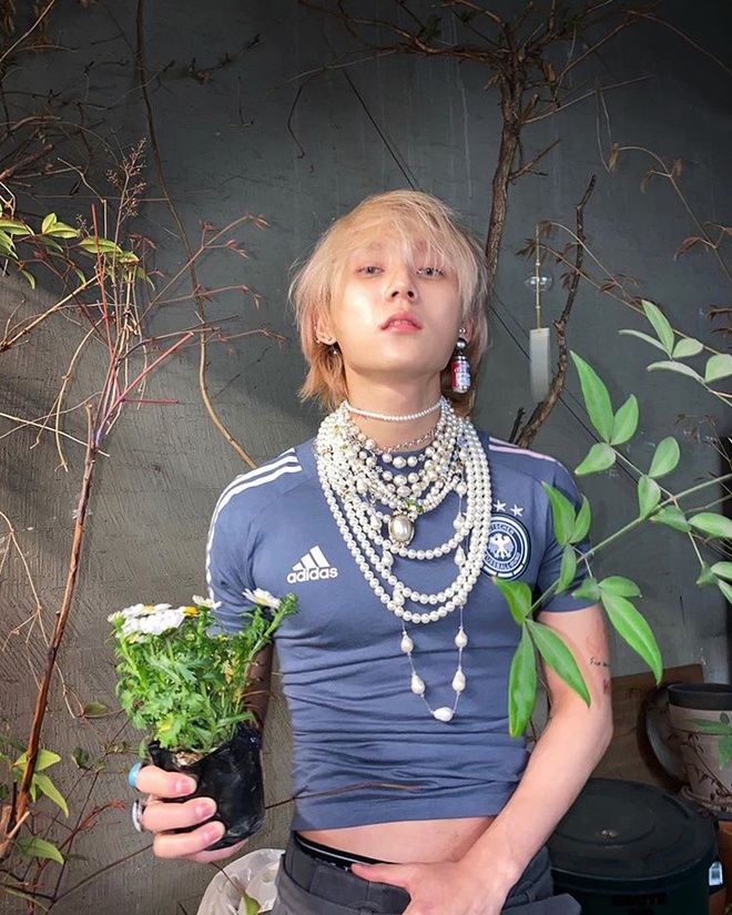 Khi idol nam nữ tính hóa: Jimin bị chỉ trích, có người lại được khen