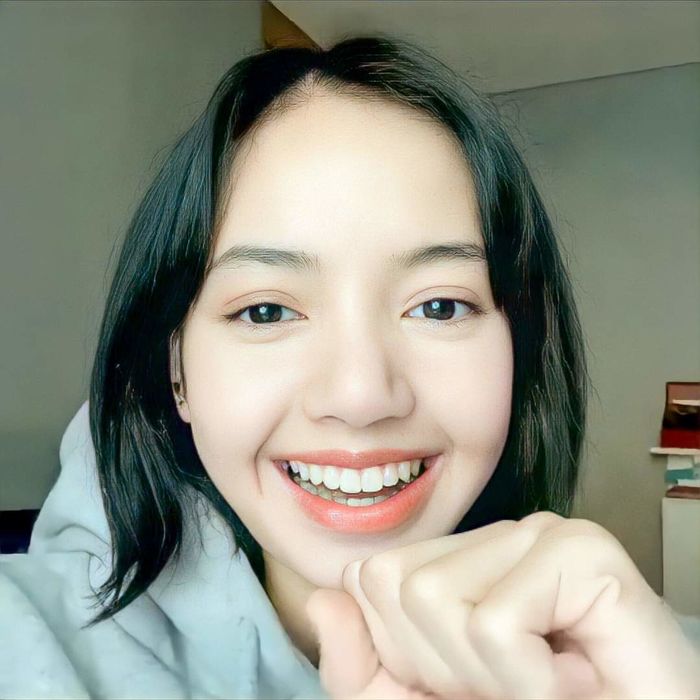 Không hổ là Lisa: Vén “tóc mái 200 tỷ” leo thẳng top trending thế giới