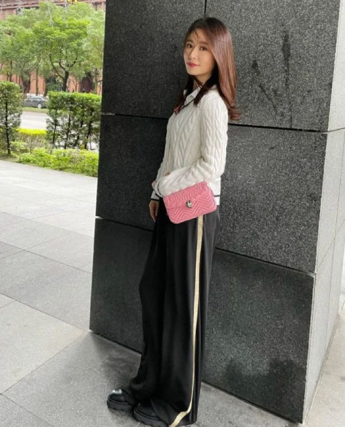 Lâm Tâm Như bị chỉ trích vì tặng đồ hiệu cho con gái 3 tuổi