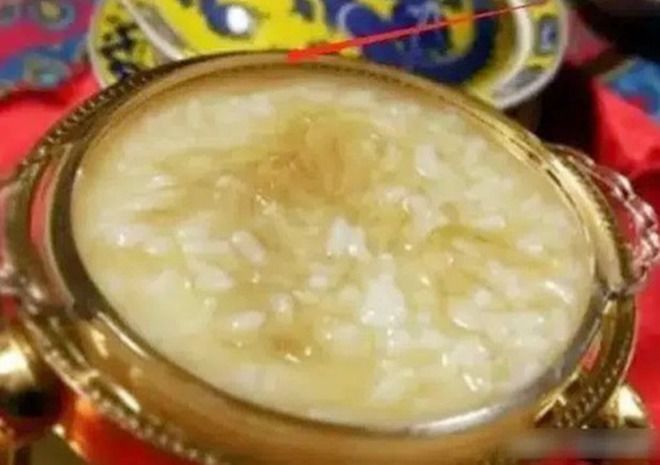 Lâm Tâm Như bị chỉ trích vì tặng đồ hiệu cho con gái 3 tuổi