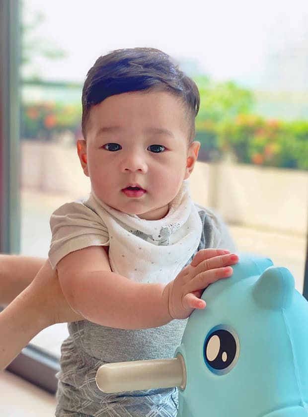 Loạt ảnh của quý tử nhà Hoa hậu Đặng Thu Thảo gây sốt vì quá cưng