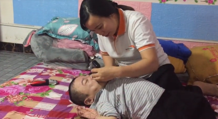 Sức mạnh tình yêu: Nữ công nhân vượt ngàn cây số gặp chàng sọ dừa