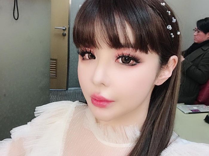 Một mình nuôi cả công ty, Park Bom vẫn bị quát mắng không thương tiếc