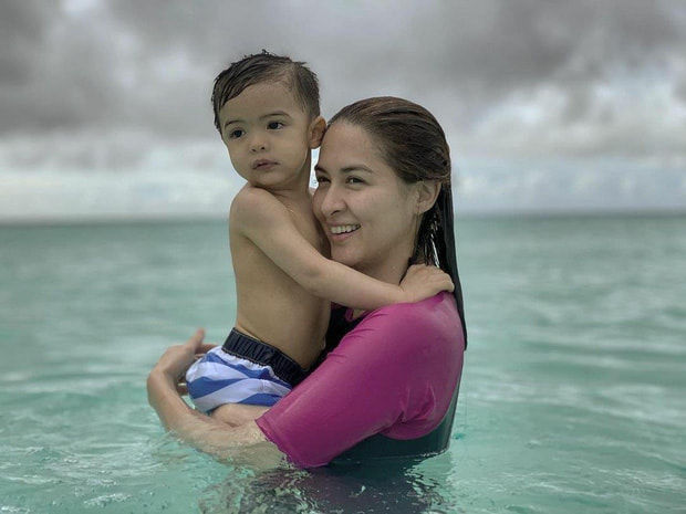 Mỹ nhân đẹp nhất Philippines khoe ảnh mặt mộc gây sốt 