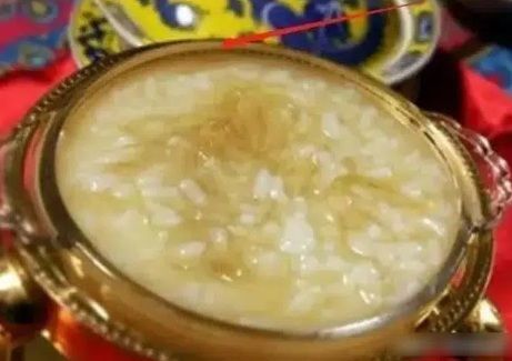 Netizen xứ Trung chỉ trích vợ chồng Lâm Tâm Như chiều hư con gái